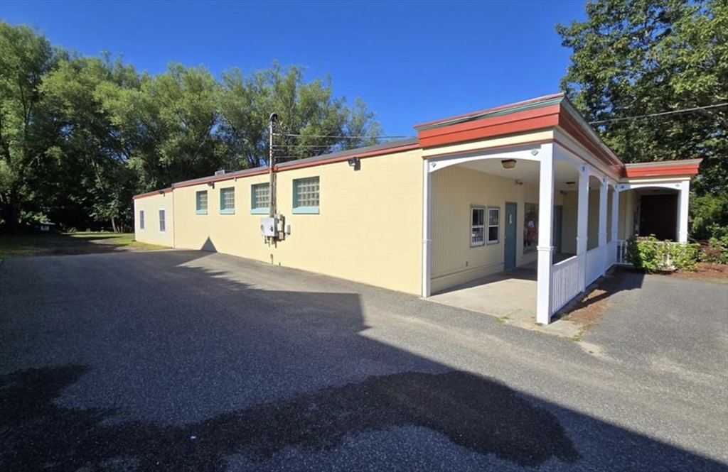 64 Bay Spring Ave