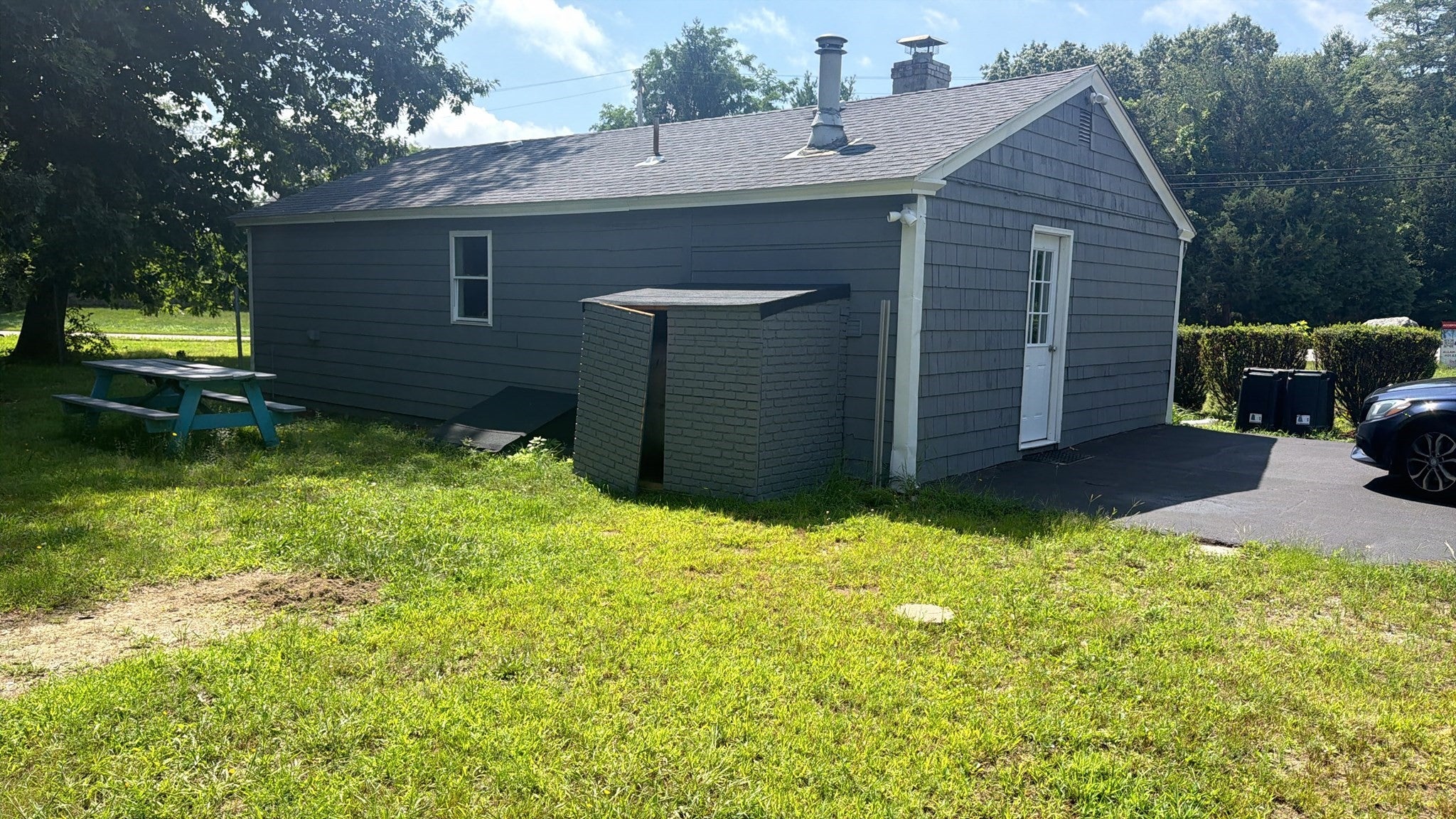 1 E Public St