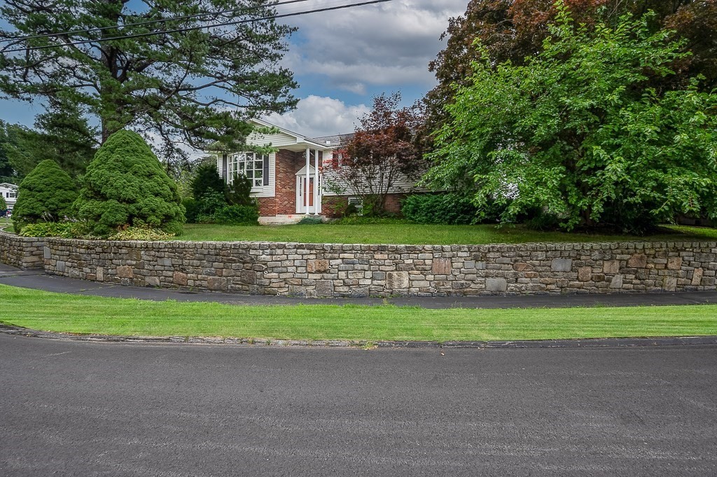 36 Roman Dr