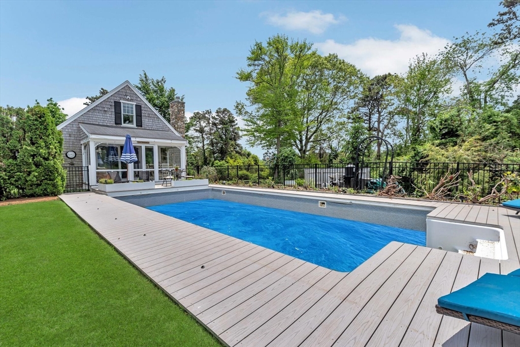 7 Hill Wood Way