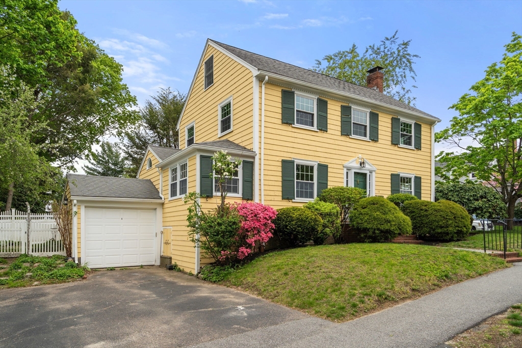 Photo of 10 Magnolia Rd, Milton, MA