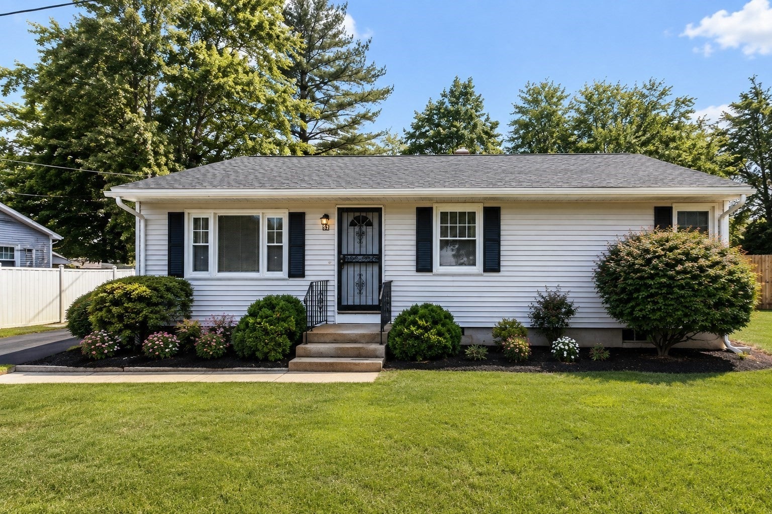Photo of 52 Navajo Rd, Springfield, MA