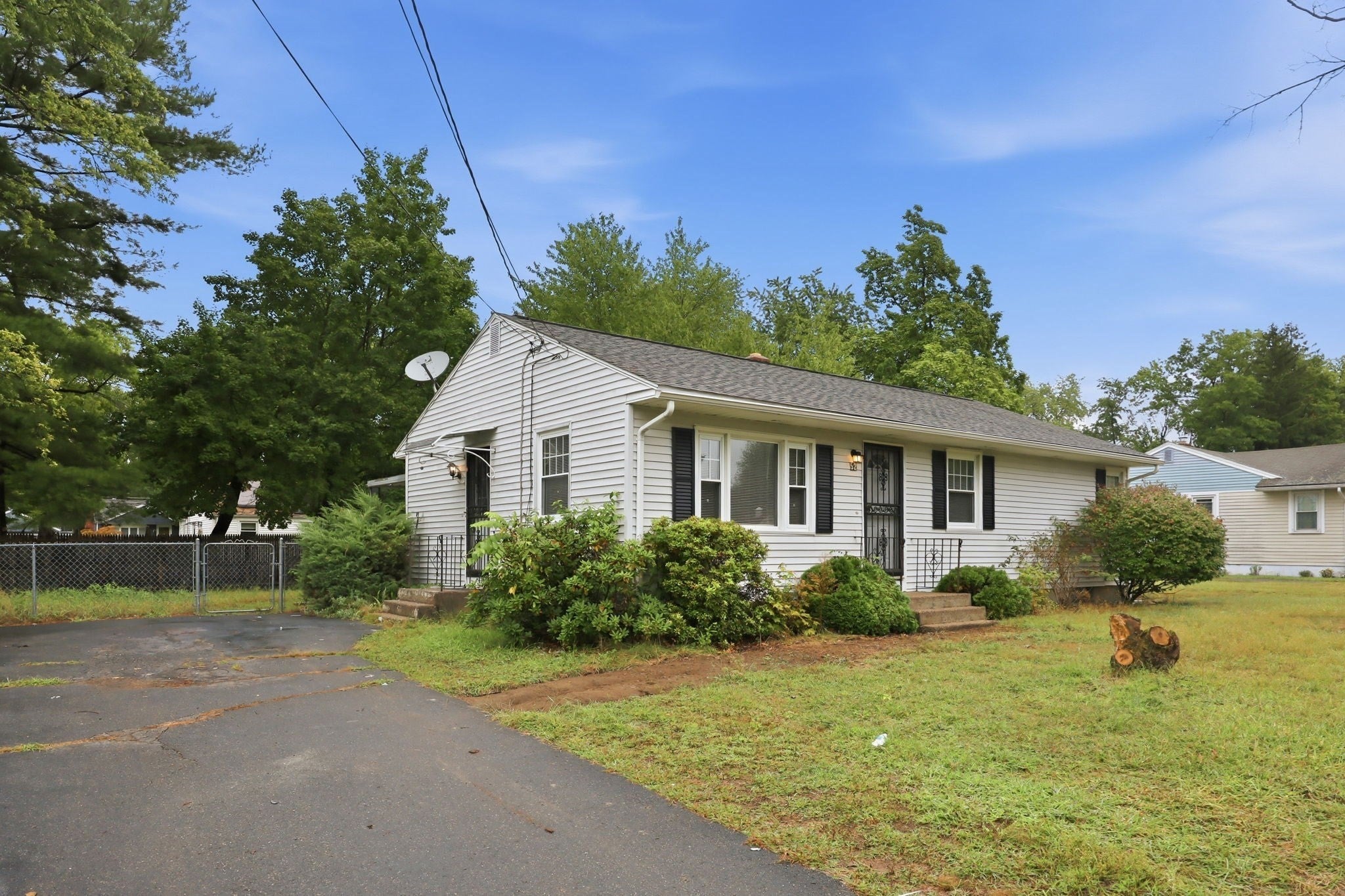 52 Navajo Rd, Springfield, MA, 52 Navajo Rd, Springfield, MA Photo #2