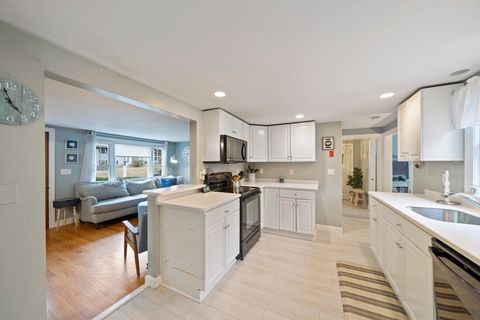 13 Walnut St Foxboro MA 02035