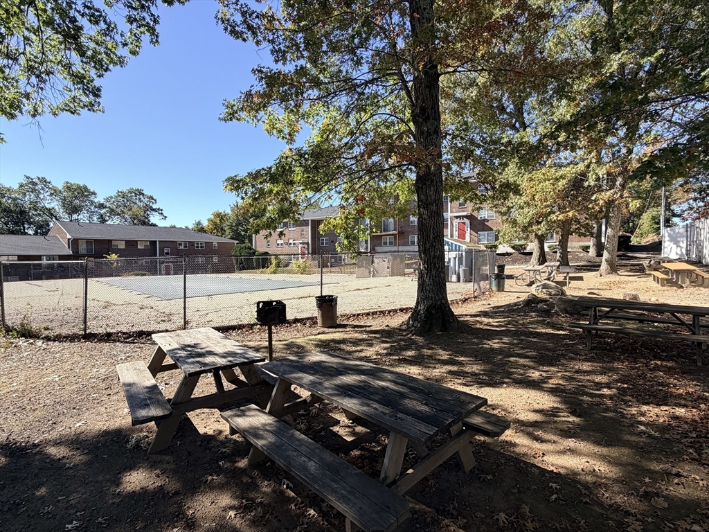 271 Boston Post Rd E 4