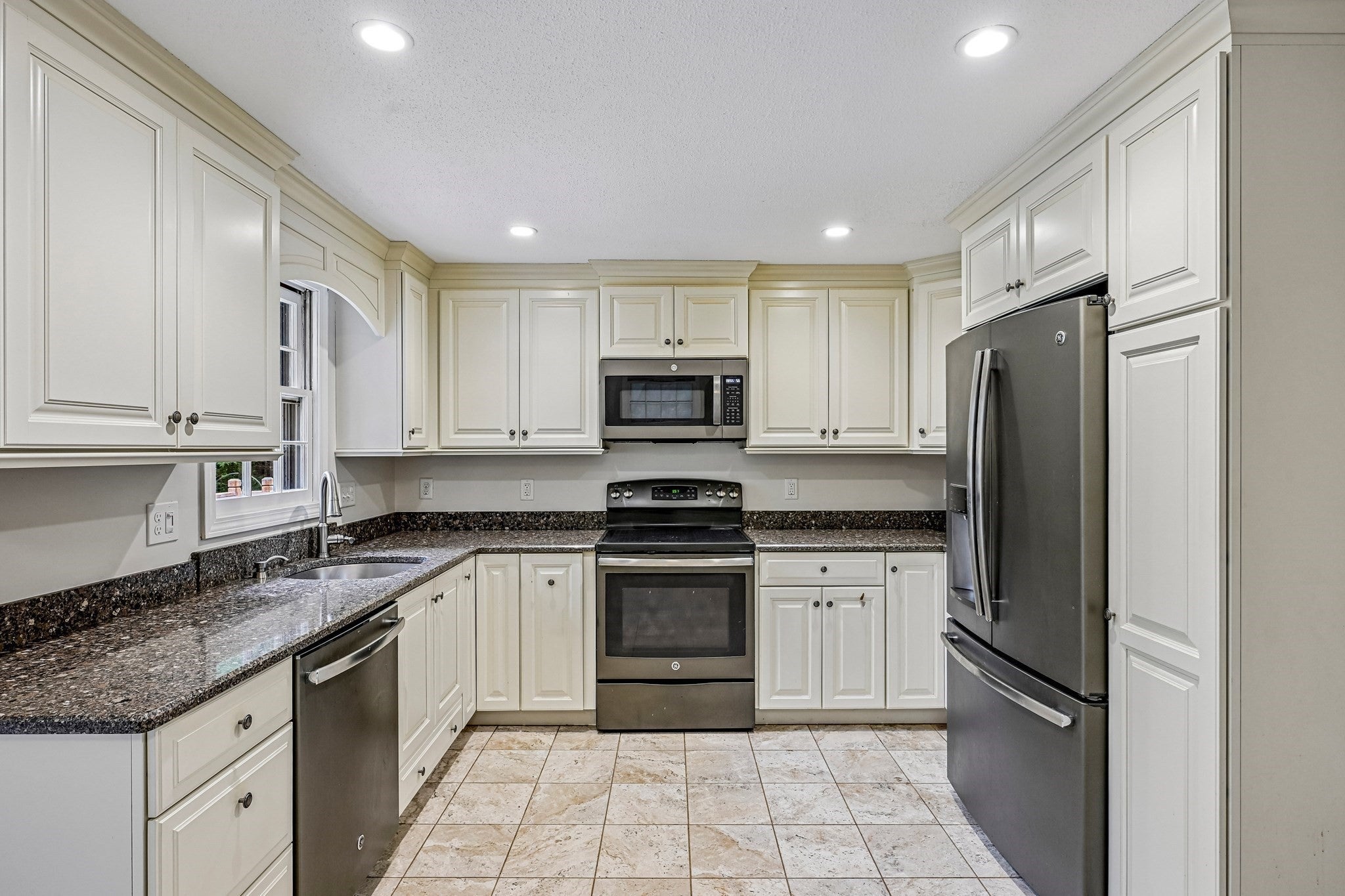 35 Davidson Ave