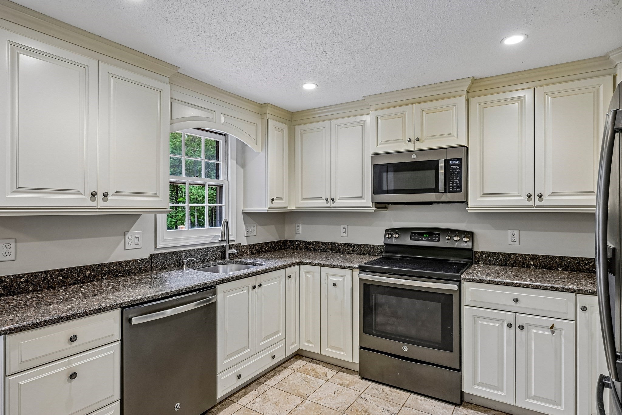 35 Davidson Ave, Merrimack, NH, 35 Davidson Ave, Merrimack, NH Photo #6