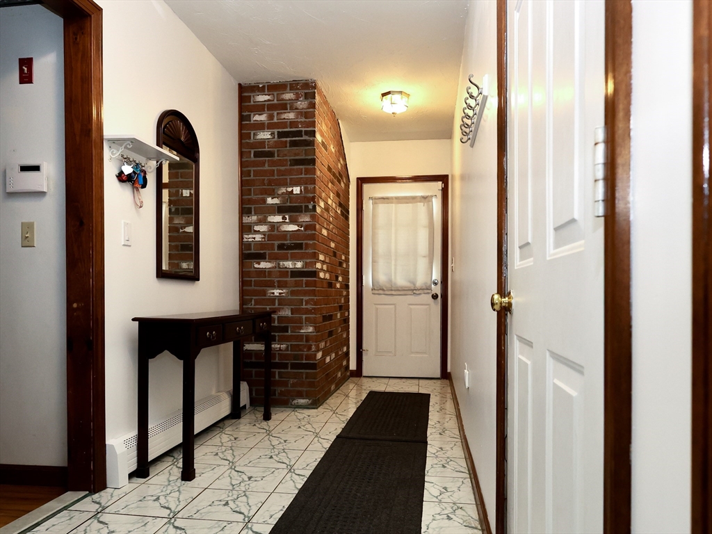10 Pond St