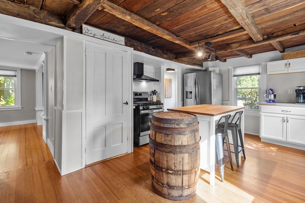88 E Main St