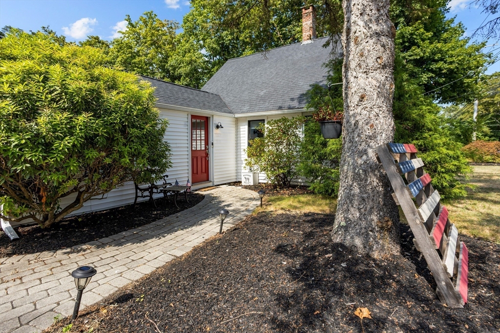 88 E Main St