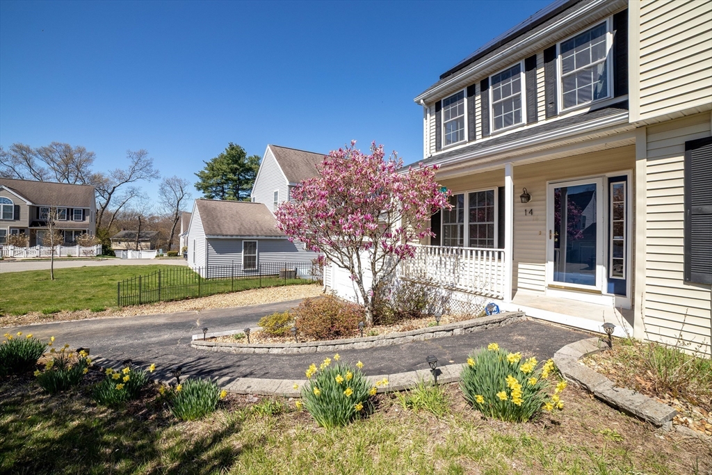 14 Wood Ln