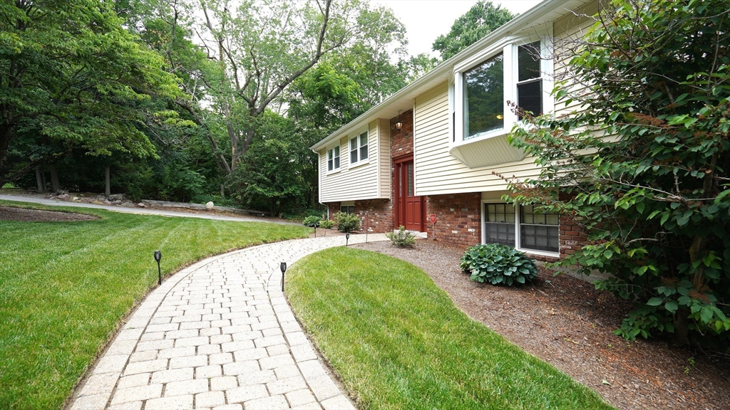276 Newport Ave