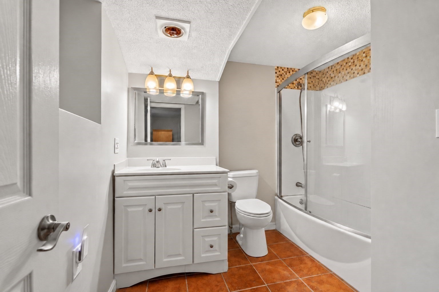 15 Sharyn Circle, Lowell, MA Photo #14