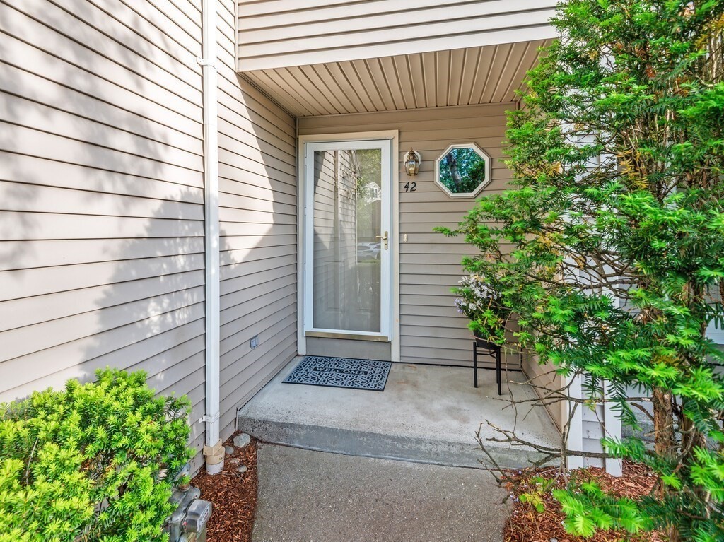 42 John Dr 42