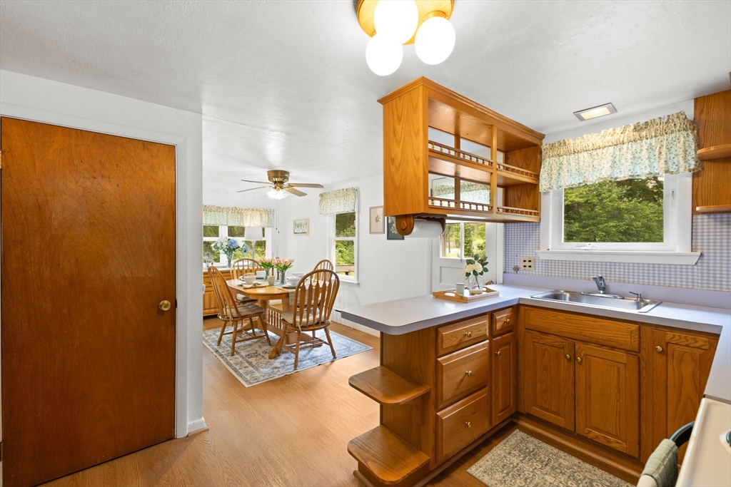 385 Norton Ave