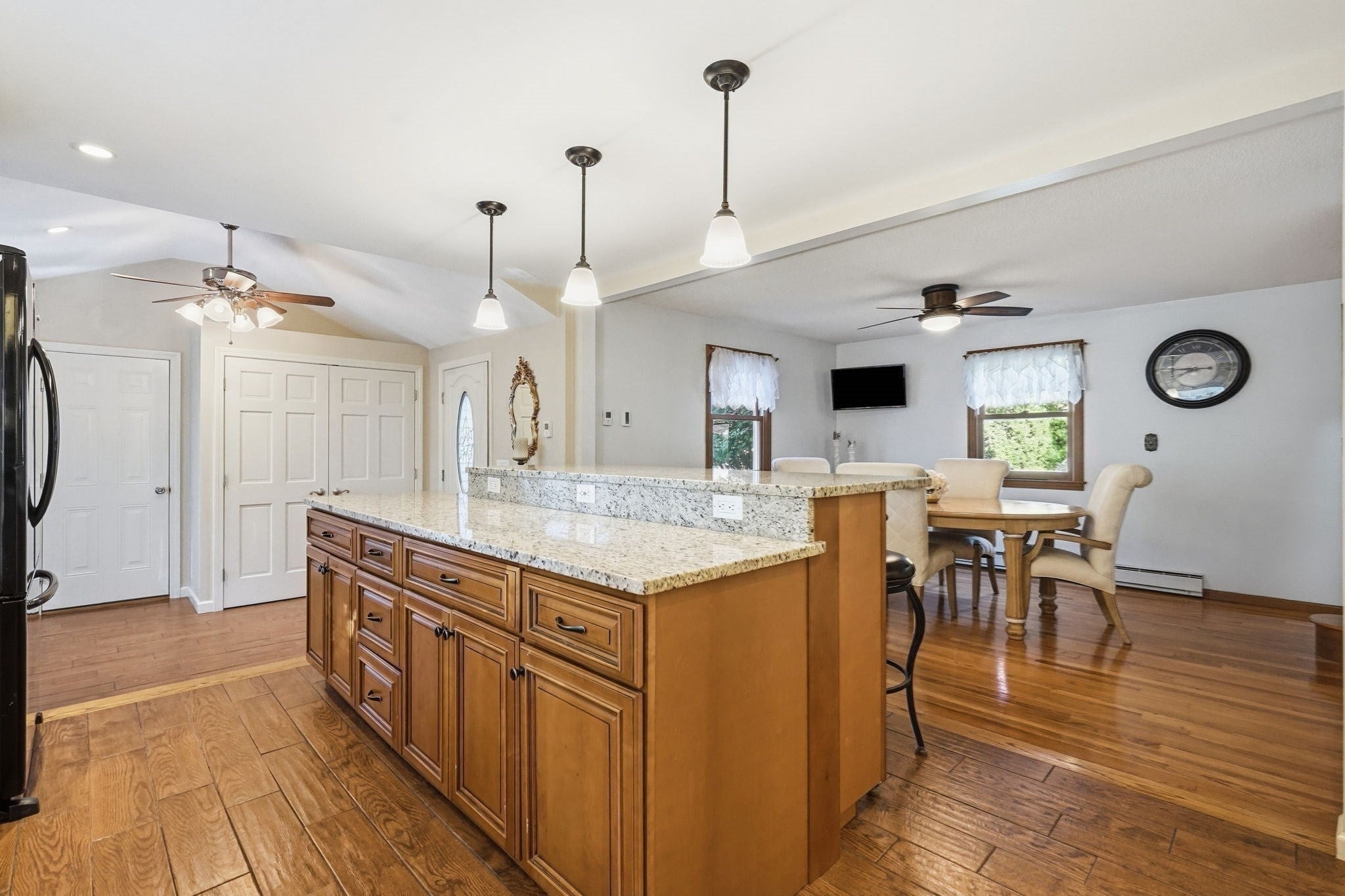 46 Country Rd, Agawam, MA Photo #10