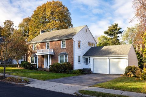 55 Woodlawn Dr Newton MA 02467