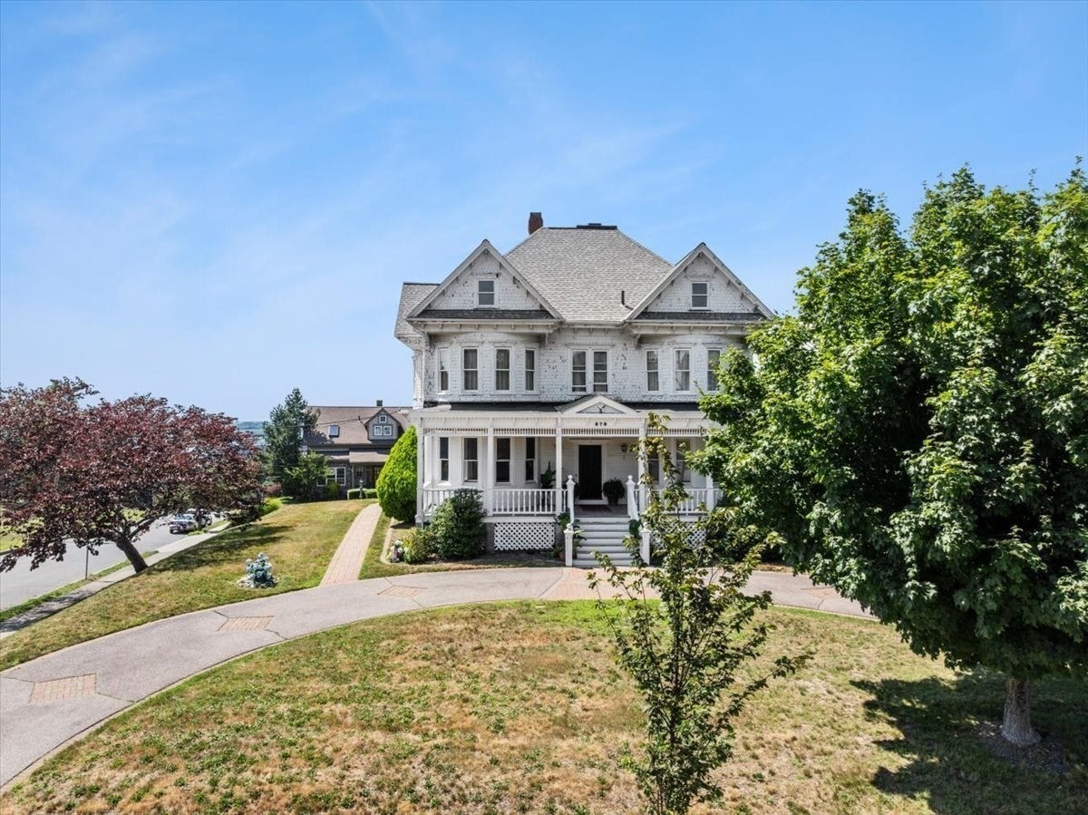 878 Highland Ave