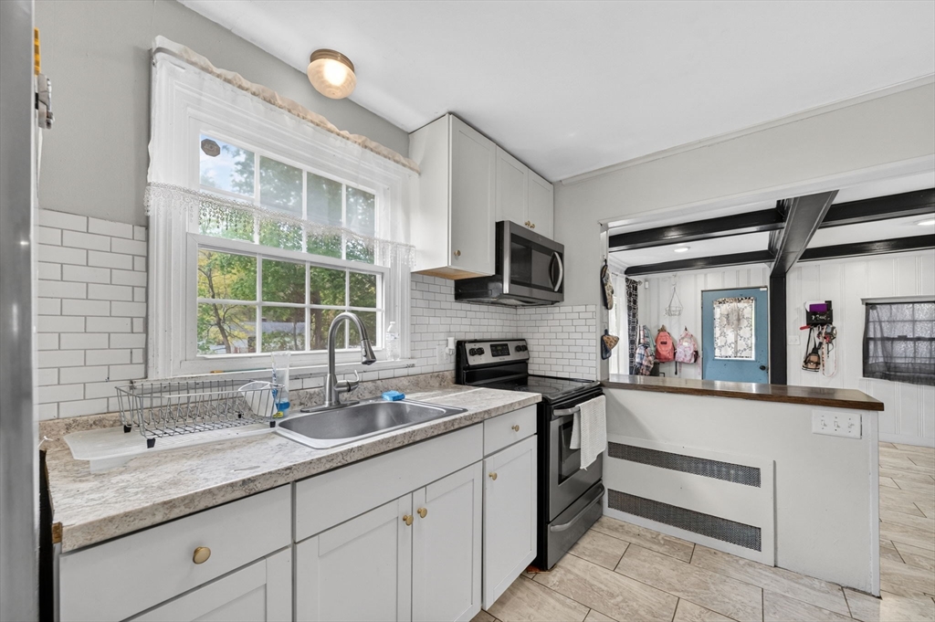 177 Cowesett Ave, West Warwick, RI Photo #8