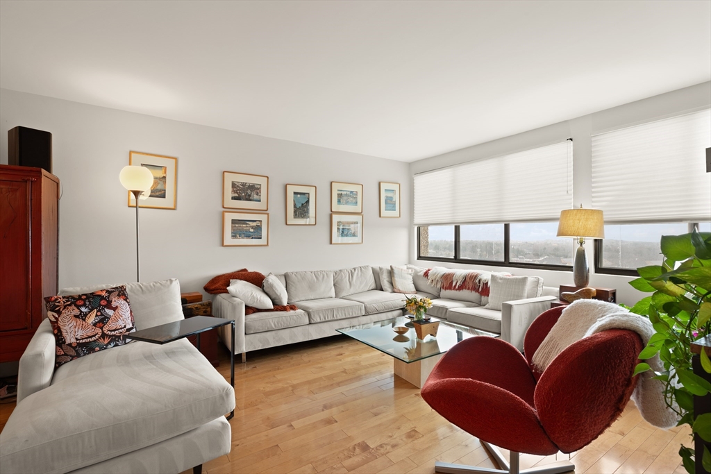 250 Hammond Pond Pkwy 1503N