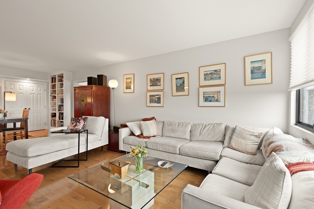 250 Hammond Pond Pkwy 1503N