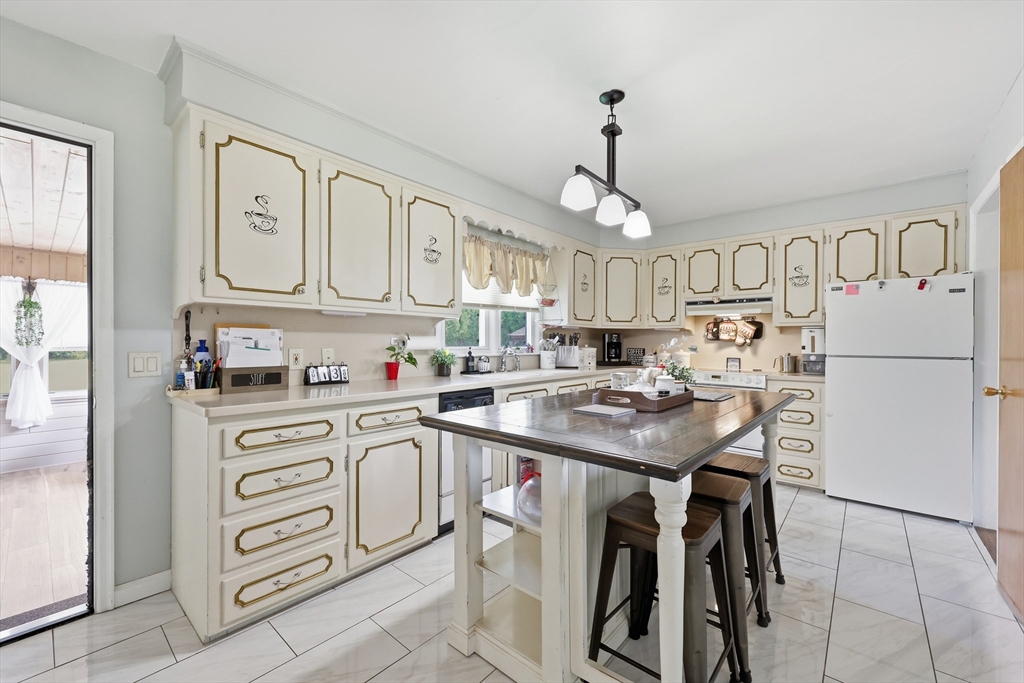 976 Tinkham Rd, Wilbraham, MA Photo #10