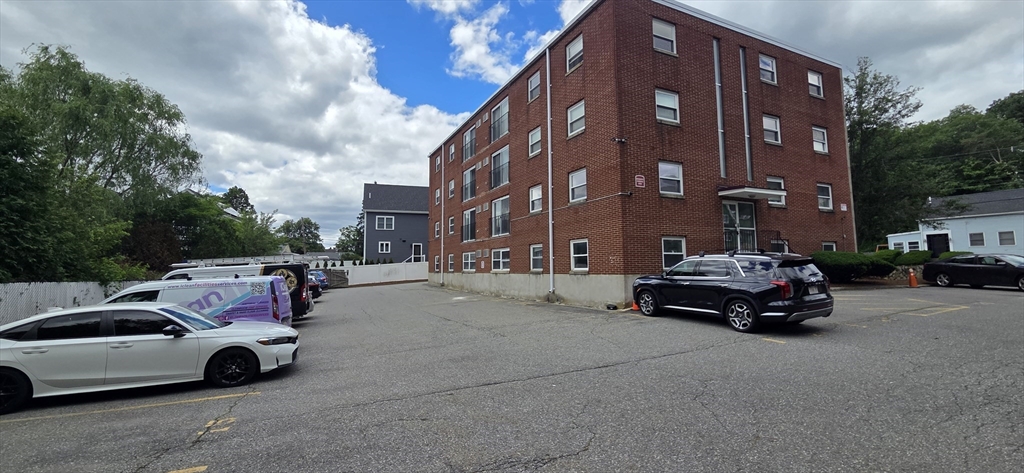 558 Main St 1D