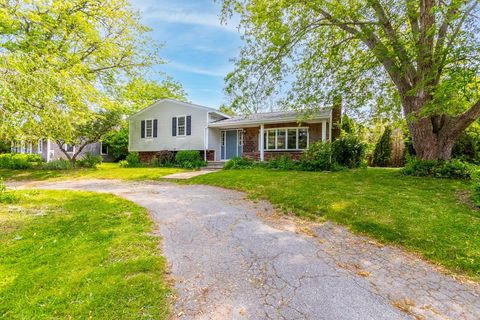 49 Broken Bow Ln Falmouth MA 02536