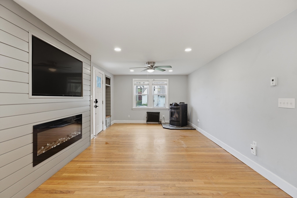 13 Marilyn Drive, Auburn, MA Photo #8