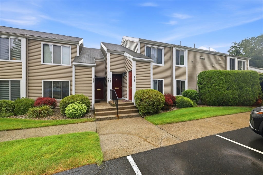 Photo of 161 Nassau Dr, Springfield, MA