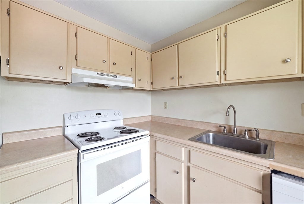 161 Nassau Dr #161, Springfield, MA Photo #9