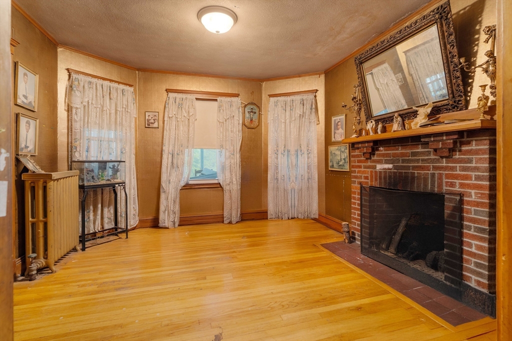 Somerville, Massachusetts 02145, United States, 6 Bedrooms Bedrooms, ,2 BathroomsBathrooms,Residential,Active,128807