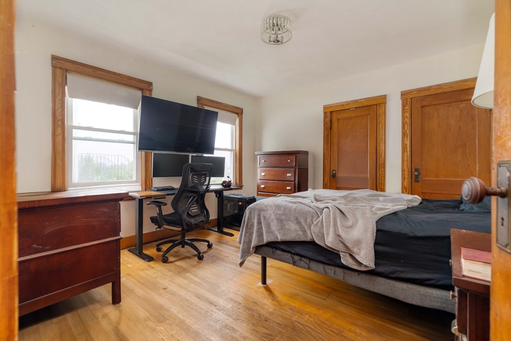 Somerville, Massachusetts 02145, United States, 6 Bedrooms Bedrooms, ,2 BathroomsBathrooms,Residential,Active,128807