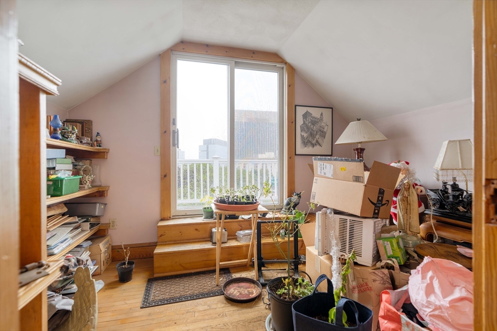 Somerville, Massachusetts 02145, United States, 6 Bedrooms Bedrooms, ,2 BathroomsBathrooms,Residential,Active,128807