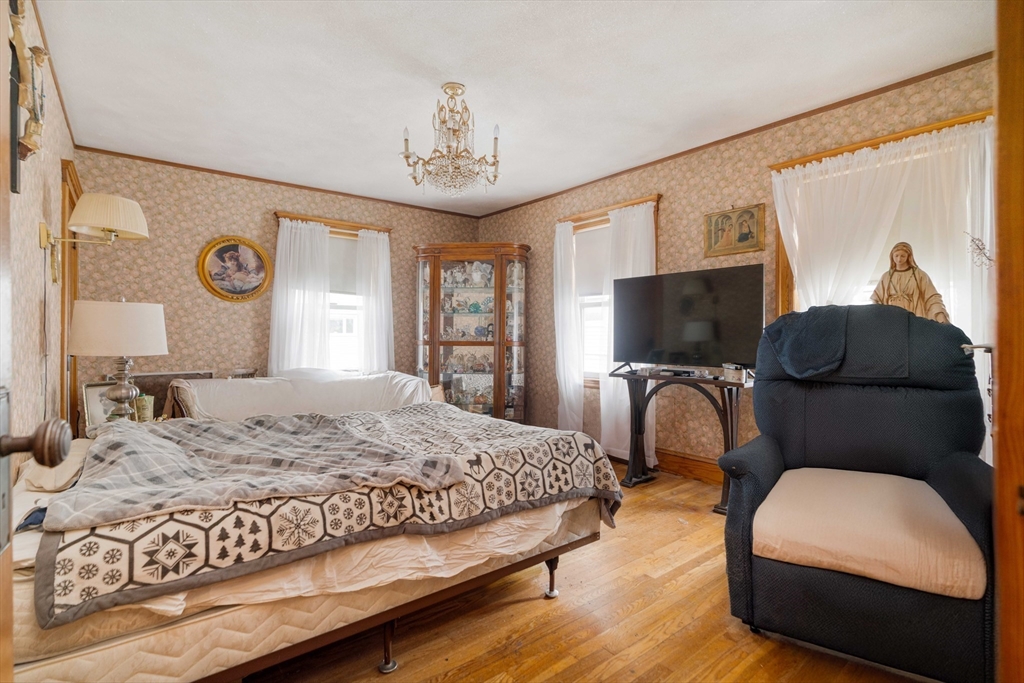 Somerville, Massachusetts 02145, United States, 6 Bedrooms Bedrooms, ,2 BathroomsBathrooms,Residential,Active,128807