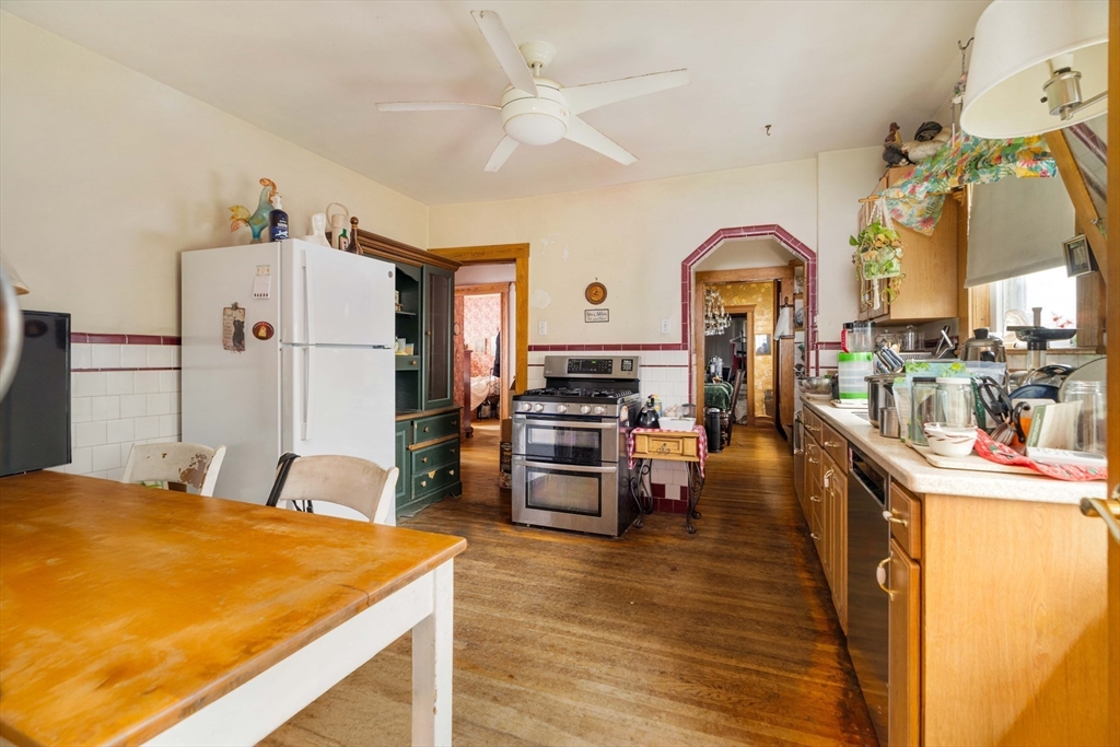 Somerville, Massachusetts 02145, United States, 6 Bedrooms Bedrooms, ,2 BathroomsBathrooms,Residential,Active,128807