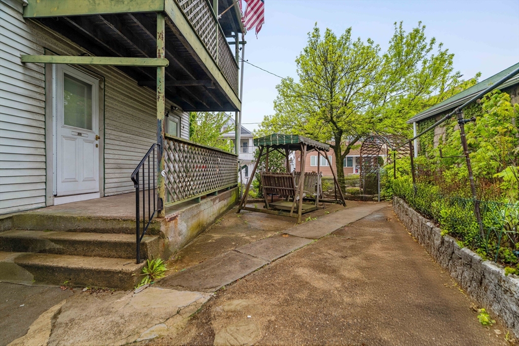 Somerville, Massachusetts 02145, United States, 6 Bedrooms Bedrooms, ,2 BathroomsBathrooms,Residential,Active,128807