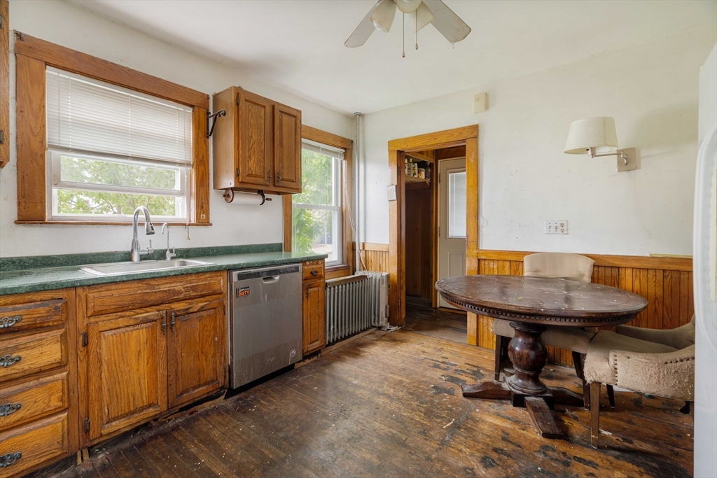 Somerville, Massachusetts 02145, United States, 6 Bedrooms Bedrooms, ,2 BathroomsBathrooms,Residential,Active,128807