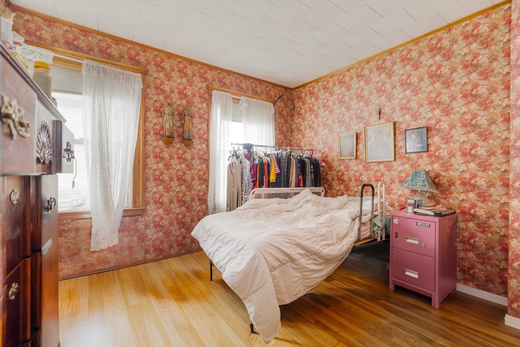 Somerville, Massachusetts 02145, United States, 6 Bedrooms Bedrooms, ,2 BathroomsBathrooms,Residential,Active,128807