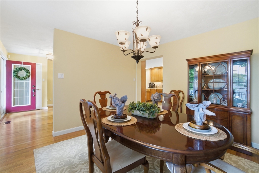 18 Oakridge DR, Saugus, MA Photo #13