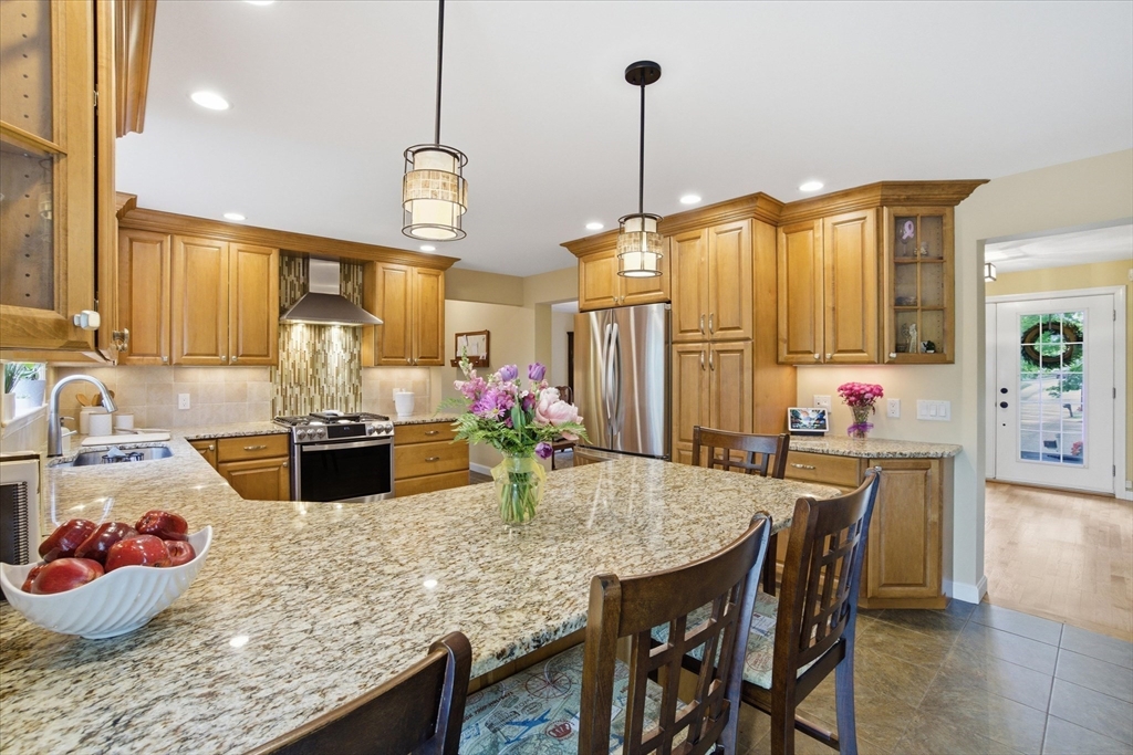 18 Oakridge DR, Saugus, MA Photo #10