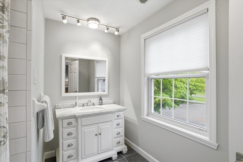 18 Oakridge DR, Saugus, MA Photo #19