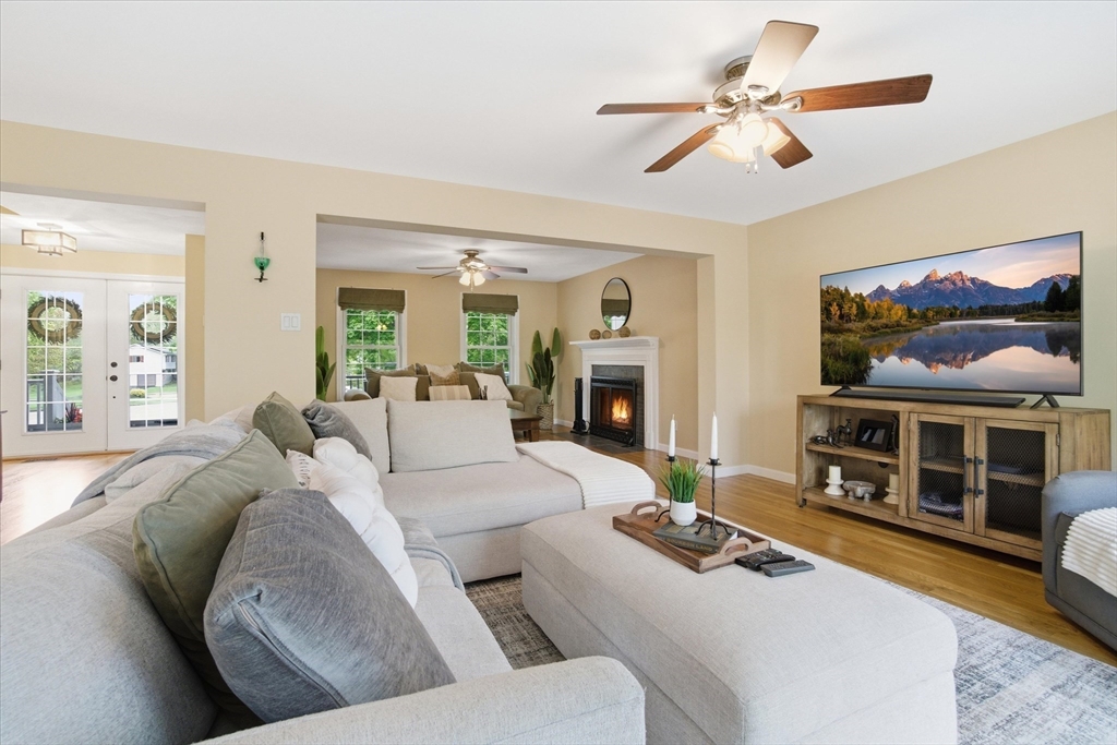 18 Oakridge DR, Saugus, MA Photo #8