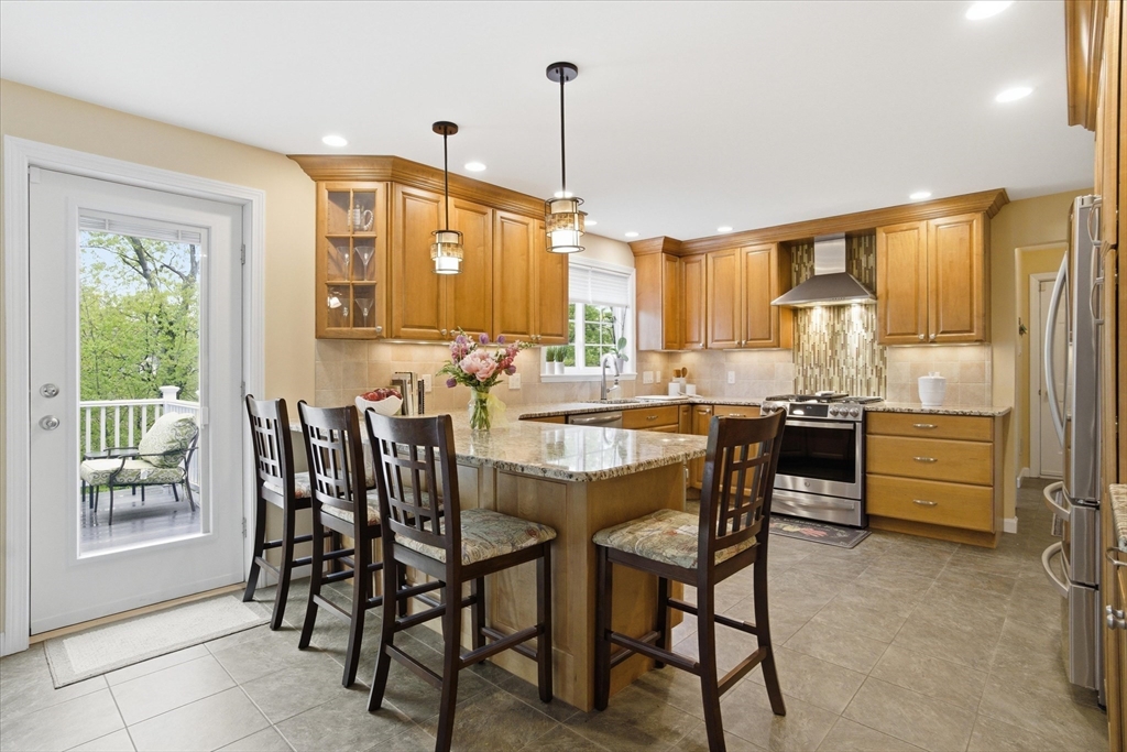 18 Oakridge DR, Saugus, MA Photo #9