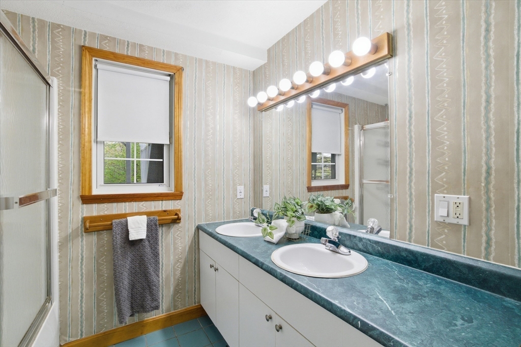 18 Oakridge DR, Saugus, MA Photo #34