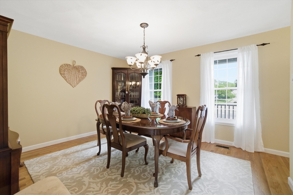 18 Oakridge DR, Saugus, MA Photo #12