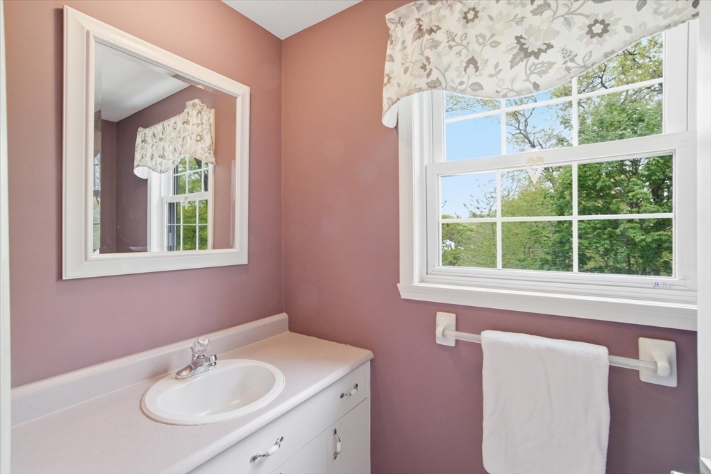 18 Oakridge DR, Saugus, MA Photo #15