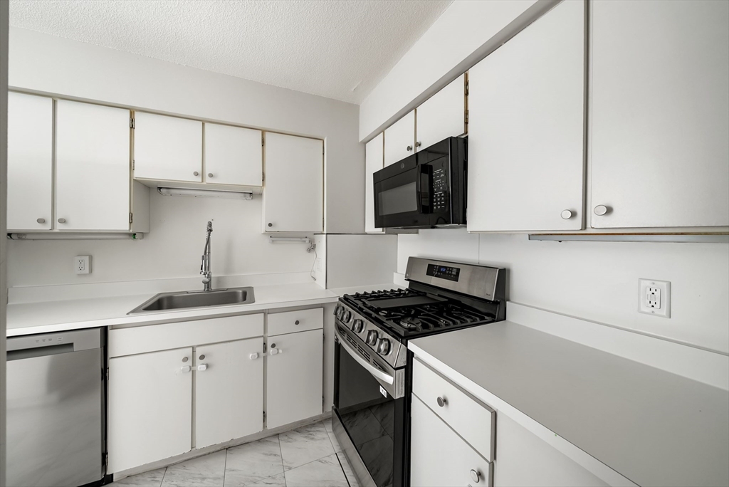 10 Fresh Pond Place 10