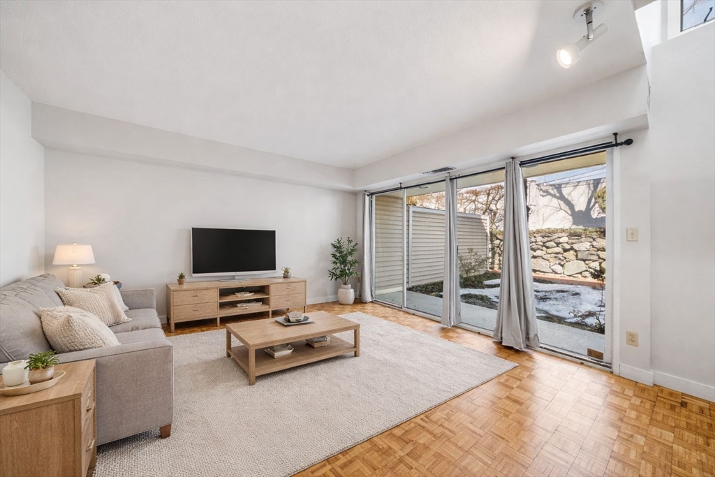 10 Fresh Pond Place 10