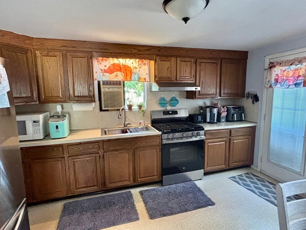 22 Hurley Cir, Marlborough, MA Photo #4